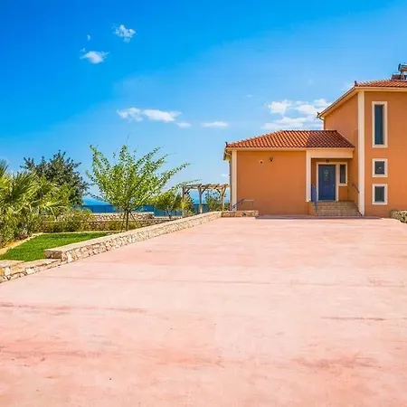 Sleeps 6 Pool Air Con Wifi * Karavádhos