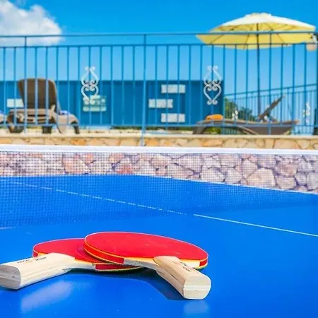 فيلة Sleeps 6 Pool Air Con Wifi Karavádhos