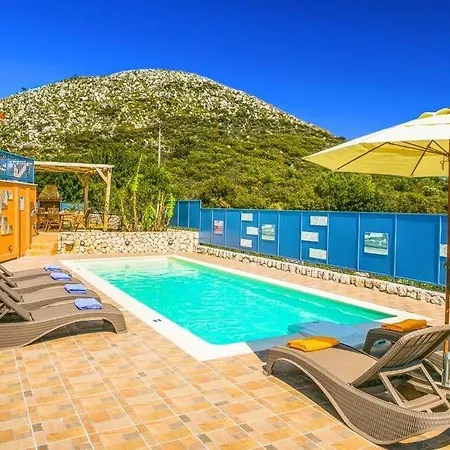 Sleeps 6 Pool Air Con Wifi فيلة