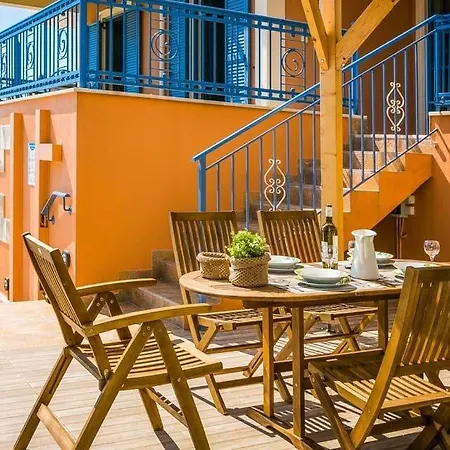 Sleeps 6 Pool Air Con Wifi