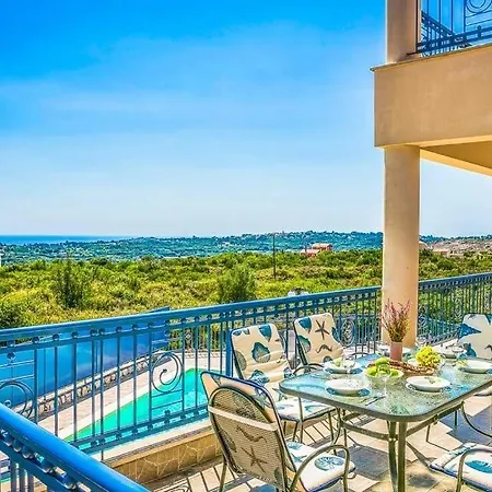 Sleeps 6 Pool Air Con Wifi فيلة