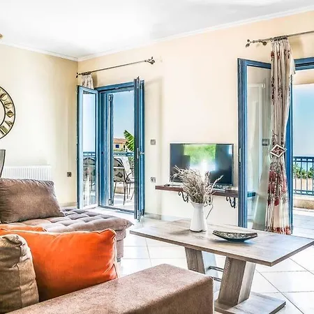 Sleeps 6 Pool Air Con Wifi