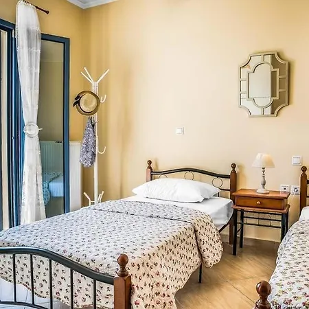 Sleeps 6 Pool Air Con Wifi * Karavádhos
