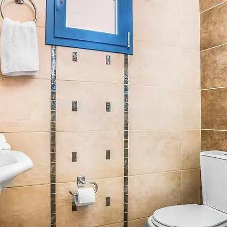 Sleeps 6 Pool Air Con Wifi Karavádhos
