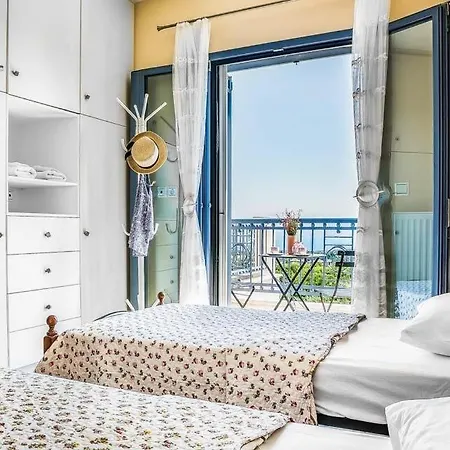 Sleeps 6 Pool Air Con Wifi