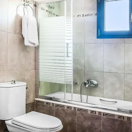 فيلة Sleeps 6 Pool Air Con Wifi